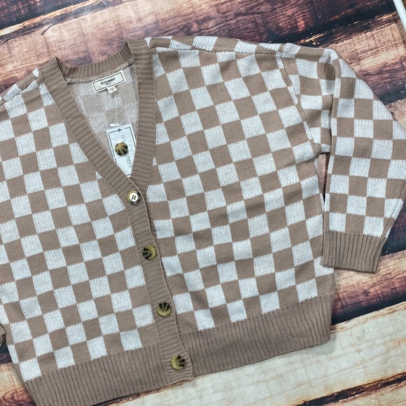 SOLD Checkered Tan and White Cardigan Sweater - Picture 4 of 7